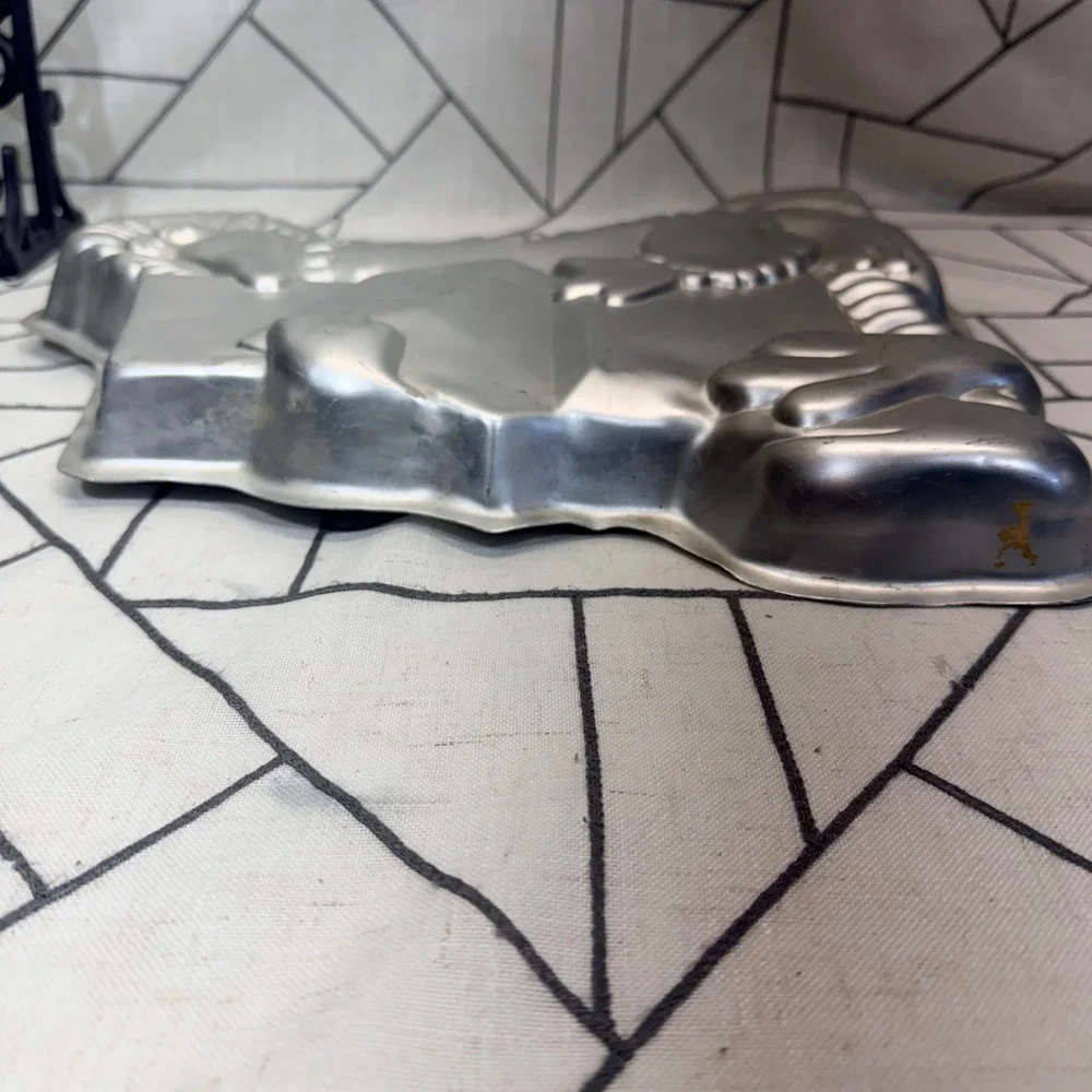 Wilton Cake Pan 13